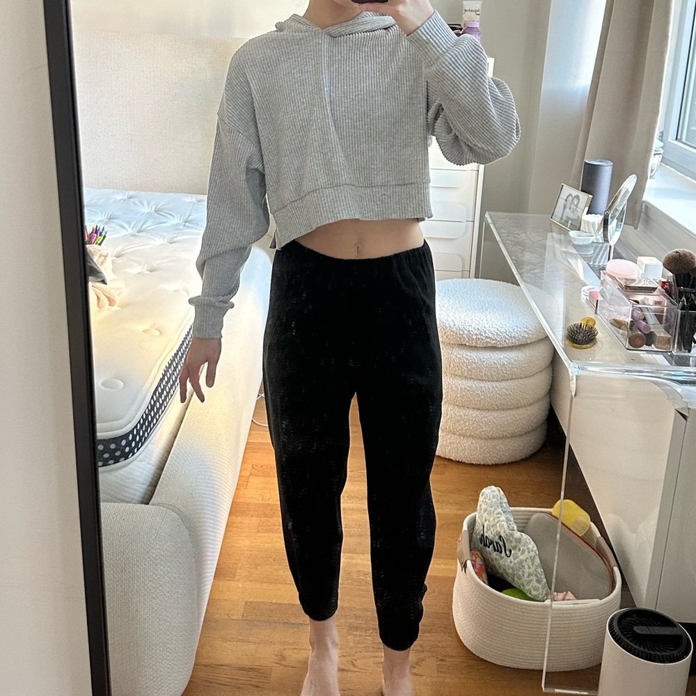 Aritzia Black Mid Rise Jogger style dress pants
